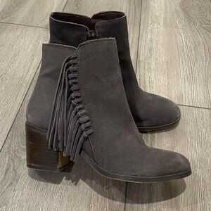 Kenneth Cole Reaction Gray Heeled Boots Suede Ankle Design
